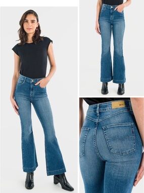 Classic High-Rise Flare Jeans in Medium Blue